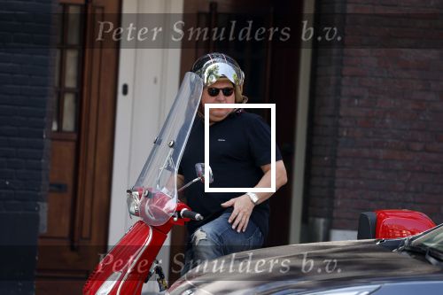 Amsterdam 18 juli 2022
Martijn Krabbe doet boodschappen op zijn vespa scooter