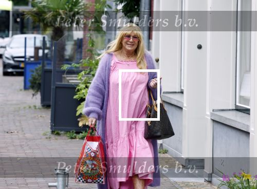 Alkmaar 7 juli 2022
Mary Borsato viert haar 77e verjaardag in eetcafe Pluim in Alkmaar.
Oa aanwezig Sylvana Borsato Romy Omtzigt Jacky Omtzigt Luca Borsato Jada Borsato Marco Borsato en Senna Borsato.