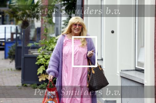 Alkmaar 7 juli 2022
Mary Borsato viert haar 77e verjaardag in eetcafe Pluim in Alkmaar.
Oa aanwezig Sylvana Borsato Romy Omtzigt Jacky Omtzigt Luca Borsato Jada Borsato Marco Borsato en Senna Borsato.