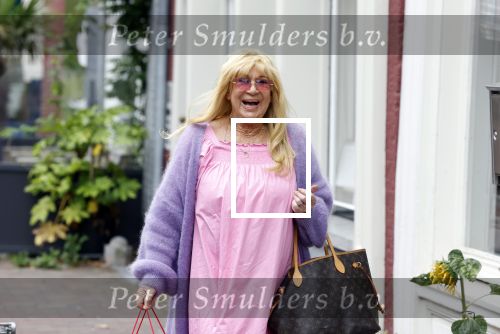 Alkmaar 7 juli 2022
Mary Borsato viert haar 77e verjaardag in eetcafe Pluim in Alkmaar.
Oa aanwezig Sylvana Borsato Romy Omtzigt Jacky Omtzigt Luca Borsato Jada Borsato Marco Borsato en Senna Borsato.