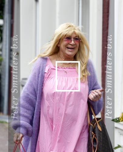 Alkmaar 7 juli 2022
Mary Borsato viert haar 77e verjaardag in eetcafe Pluim in Alkmaar.
Oa aanwezig Sylvana Borsato Romy Omtzigt Jacky Omtzigt Luca Borsato Jada Borsato Marco Borsato en Senna Borsato.