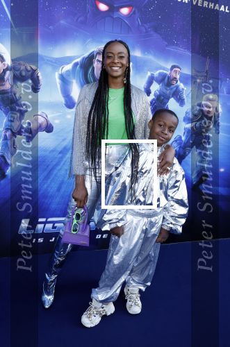 Amsterdam 12 juni 2022
Premiere Lightning (pixar) in Pathe Amsterdam noord.
Maureen Powel met haar zoon