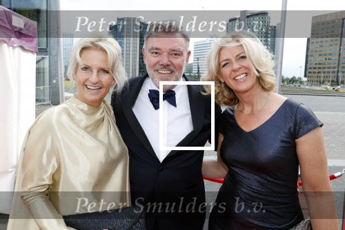 Amsterdam 25 juni 2022
Het damdiner tbv het aidsfonds wordt voor de 30e keer georganiseerd . Het vind dit jaar plaats in AFAS Live. Merlin melles met man en ...