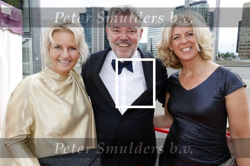 Amsterdam 25 juni 2022
Het damdiner tbv het aidsfonds wordt voor de 30e keer georganiseerd . Het vind dit jaar plaats in AFAS Live. Merlin melles met man en ...