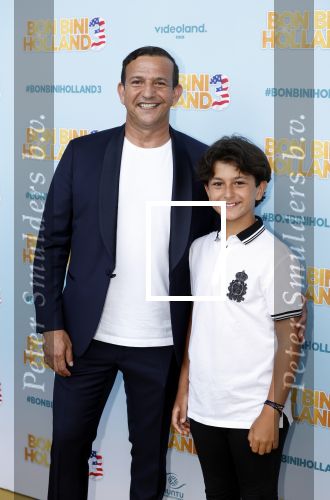 Rotterdam 26 juni 2022
Premiere Bon Bini 3 in Pathe Rotterdam.
Jandino Asporaat kwam met zijn vrouw en kinderen