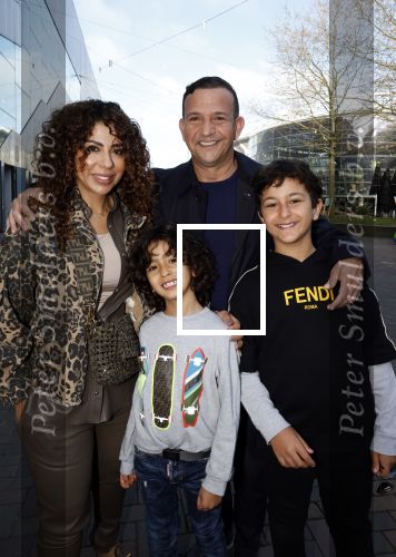 Amsterdam 27 maart 2022
Premiere Sonic in Pathe arena met in de hoofdrollen Najib Amhali Carolina Dijkhuizen .
Najib kwam met zijn vrouw Niama en hun zoons