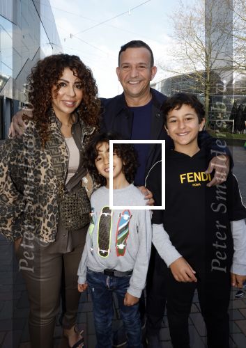 Amsterdam 27 maart 2022
Premiere Sonic in Pathe arena met in de hoofdrollen Najib Amhali Carolina Dijkhuizen .
Najib kwam met zijn vrouw Niama en hun zoons