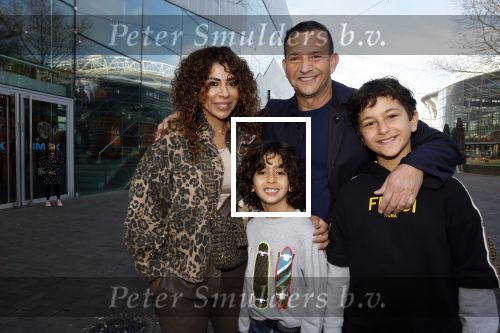 Amsterdam 27 maart 2022
Premiere Sonic in Pathe arena met in de hoofdrollen Najib Amhali Carolina Dijkhuizen .
Najib kwam met zijn vrouw Niama en hun zoons