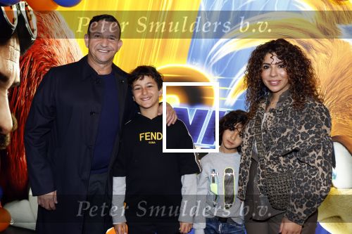 Amsterdam 27 maart 2022
Premiere Sonic in Pathe arena met in de hoofdrollen Najib Amhali Carolina Dijkhuizen .
Najib kwam met zijn vrouw Niama en hun zoons