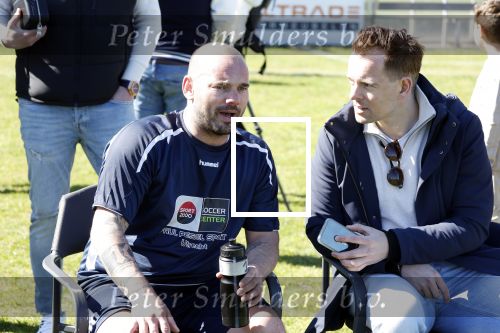 Utrecht 27 maart 2022
Bij voetbalclub DHSC in Utrecht wordt een dag georganiseerd waar geld opgehaald wordt voor Ukraine. Wesley Sneijder Mart Hoogkamer Evgeniy Levchenko Djarno Hofland Juvat Westendorp Koen Weijland Noa Zeeuw Glenn Helder ea spelen oa mee.
Nick Dijkman interviewt Wesley Sneijder