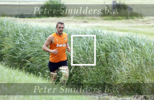 Uitdam 14 juli 2022
Niek Schrijvershof de nieuwe vriend van Katja Schuurman hard aan het lopen in de woonplaats van Katja
