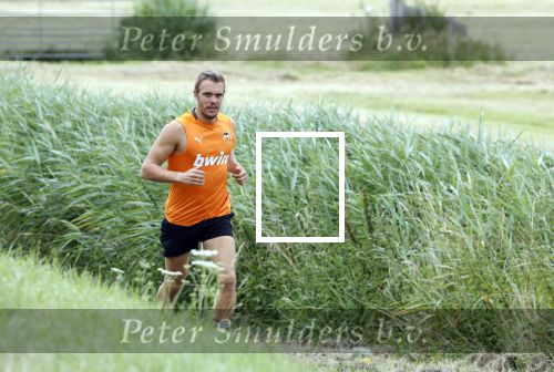 Uitdam 14 juli 2022
Niek Schrijvershof de nieuwe vriend van Katja Schuurman hard aan het lopen in de woonplaats van Katja