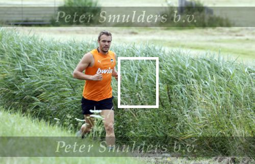 Uitdam 14 juli 2022
Niek Schrijvershof de nieuwe vriend van Katja Schuurman hard aan het lopen in de woonplaats van Katja
