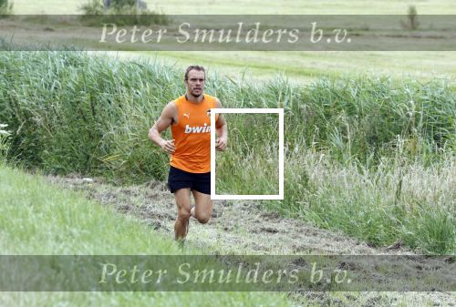 Uitdam 14 juli 2022
Niek Schrijvershof de nieuwe vriend van Katja Schuurman hard aan het lopen in de woonplaats van Katja