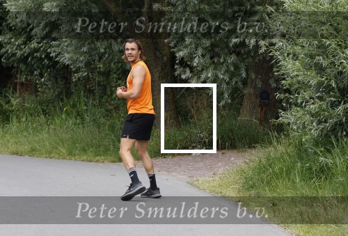 Uitdam 14 juli 2022
Niek Schrijvershof de nieuwe vriend van Katja Schuurman hard aan het lopen in de woonplaats van Katja