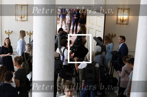 Den Haag 24 juni 2022
Het jaarlijkse fotouurtje in paleis Noordeinde. Aanwezig Koning Willem Alexander Koningin Maxima Prinses Amalia Prinses Alexia en Prinses Ariane