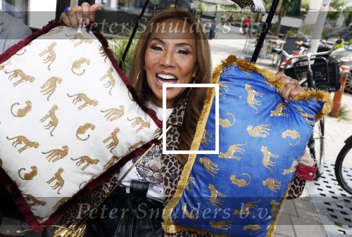 Amsterdam 26 juni 2022
Presentatie nieuwe lijn van Patty Brard en het kruitvat bij de borrelbar.