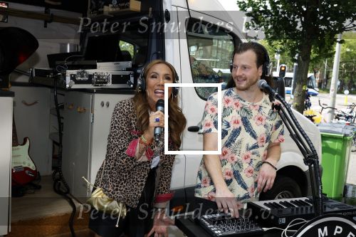 Amsterdam 26 juni 2022
Presentatie nieuwe lijn van Patty Brard en het kruitvat bij de borrelbar.
Patty Brard en Guido Spek