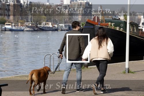 Amsterdam 22 maart 2022
Paul de Munnik met zijn nieuwe vriendin en en hun hond.