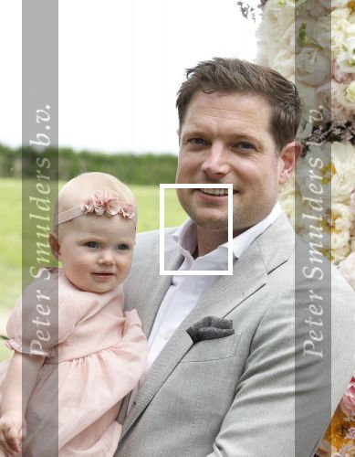 Oosterblokker 18 juni 2022
Irene Schouten en Dirkjan Mak trouwen in de tuin bij de ouders van Dirkjan . Peter Post met dochter en zijn schoonouders