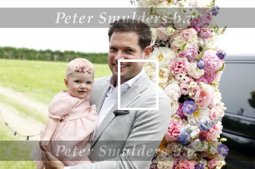 Oosterblokker 18 juni 2022
Irene Schouten en Dirkjan Mak trouwen in de tuin bij de ouders van Dirkjan . Peter Post met dochter en zijn schoonouders