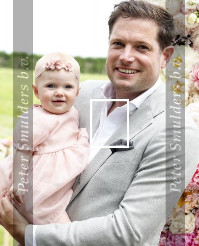Oosterblokker 18 juni 2022
Irene Schouten en Dirkjan Mak trouwen in de tuin bij de ouders van Dirkjan . Peter Post met dochter en zijn schoonouders