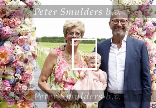 Oosterblokker 18 juni 2022
Irene Schouten en Dirkjan Mak trouwen in de tuin bij de ouders van Dirkjan . Peter Post met dochter en zijn schoonouders
