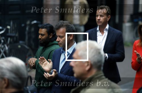 Amsterdam 6 juli 2022
Precies 1 jaar geleden werd op deze plek Peter R de Vries neergeschoten. De redaktie en presentatoren van RTL Boulevard leggen een witte roos neer . OA aanwezig Georgette Schlick Peter v d Vorst Sven Sauve Marieke Elsinga Vivienne v d Assem Aran Bade Jeroen Kijk in de Vegte Arno Kantelberg Eveline Stallaart Clarice Stenger Leon de Ruyter Dries Roelvink en Tim Oliehoek .