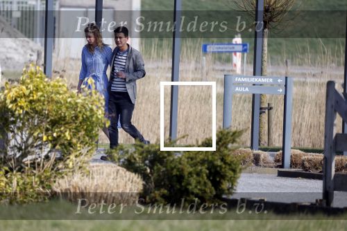 Marsum 26 maart 2022
Crematie van Piet Paulusma bij crematorium Andringstate. Piet zijn auto\'s stonden voor de aula geparkeerd . Dochter Piet Paulusma