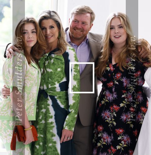 Den Haag 24 juni 2022
Het jaarlijkse fotouurtje in paleis Noordeinde. Aanwezig Koning Willem Alexander Koningin Maxima Prinses Amalia Prinses Alexia en Prinses Ariane