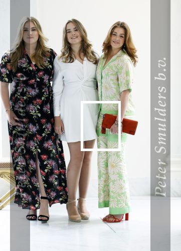 Den Haag 24 juni 2022
Het jaarlijkse fotouurtje in paleis Noordeinde. Aanwezig Koning Willem Alexander Koningin Maxima Prinses Amalia Prinses Alexia en Prinses Ariane