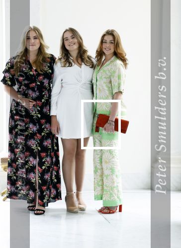 Den Haag 24 juni 2022
Het jaarlijkse fotouurtje in paleis Noordeinde. Aanwezig Koning Willem Alexander Koningin Maxima Prinses Amalia Prinses Alexia en Prinses Ariane
