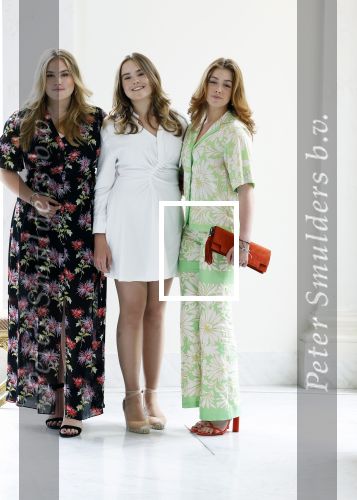 Den Haag 24 juni 2022
Het jaarlijkse fotouurtje in paleis Noordeinde. Aanwezig Koning Willem Alexander Koningin Maxima Prinses Amalia Prinses Alexia en Prinses Ariane