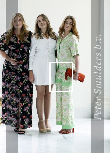 Den Haag 24 juni 2022
Het jaarlijkse fotouurtje in paleis Noordeinde. Aanwezig Koning Willem Alexander Koningin Maxima Prinses Amalia Prinses Alexia en Prinses Ariane