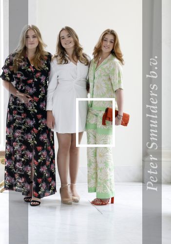 Den Haag 24 juni 2022
Het jaarlijkse fotouurtje in paleis Noordeinde. Aanwezig Koning Willem Alexander Koningin Maxima Prinses Amalia Prinses Alexia en Prinses Ariane