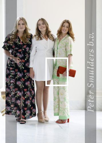 Den Haag 24 juni 2022
Het jaarlijkse fotouurtje in paleis Noordeinde. Aanwezig Koning Willem Alexander Koningin Maxima Prinses Amalia Prinses Alexia en Prinses Ariane