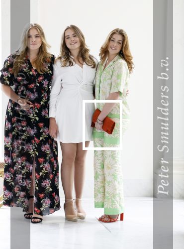 Den Haag 24 juni 2022
Het jaarlijkse fotouurtje in paleis Noordeinde. Aanwezig Koning Willem Alexander Koningin Maxima Prinses Amalia Prinses Alexia en Prinses Ariane