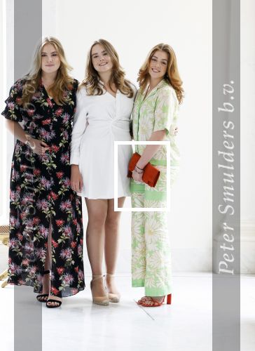 Den Haag 24 juni 2022
Het jaarlijkse fotouurtje in paleis Noordeinde. Aanwezig Koning Willem Alexander Koningin Maxima Prinses Amalia Prinses Alexia en Prinses Ariane