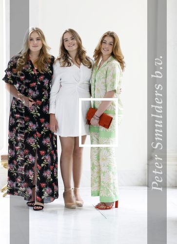 Den Haag 24 juni 2022
Het jaarlijkse fotouurtje in paleis Noordeinde. Aanwezig Koning Willem Alexander Koningin Maxima Prinses Amalia Prinses Alexia en Prinses Ariane