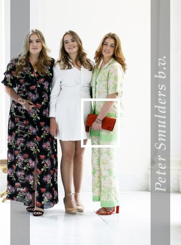 Den Haag 24 juni 2022
Het jaarlijkse fotouurtje in paleis Noordeinde. Aanwezig Koning Willem Alexander Koningin Maxima Prinses Amalia Prinses Alexia en Prinses Ariane