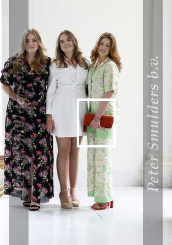 Den Haag 24 juni 2022
Het jaarlijkse fotouurtje in paleis Noordeinde. Aanwezig Koning Willem Alexander Koningin Maxima Prinses Amalia Prinses Alexia en Prinses Ariane