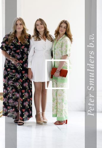 Den Haag 24 juni 2022
Het jaarlijkse fotouurtje in paleis Noordeinde. Aanwezig Koning Willem Alexander Koningin Maxima Prinses Amalia Prinses Alexia en Prinses Ariane
