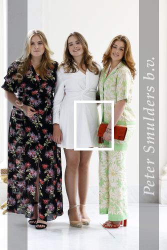 Den Haag 24 juni 2022
Het jaarlijkse fotouurtje in paleis Noordeinde. Aanwezig Koning Willem Alexander Koningin Maxima Prinses Amalia Prinses Alexia en Prinses Ariane