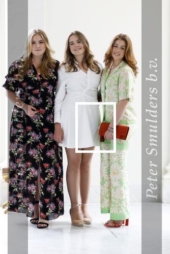 Den Haag 24 juni 2022
Het jaarlijkse fotouurtje in paleis Noordeinde. Aanwezig Koning Willem Alexander Koningin Maxima Prinses Amalia Prinses Alexia en Prinses Ariane