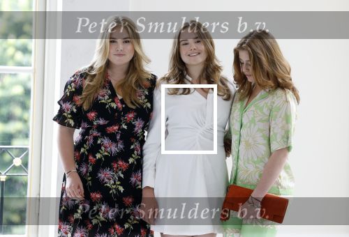 Den Haag 24 juni 2022
Het jaarlijkse fotouurtje in paleis Noordeinde. Aanwezig Koning Willem Alexander Koningin Maxima Prinses Amalia Prinses Alexia en Prinses Ariane