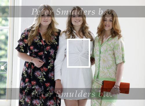 Den Haag 24 juni 2022
Het jaarlijkse fotouurtje in paleis Noordeinde. Aanwezig Koning Willem Alexander Koningin Maxima Prinses Amalia Prinses Alexia en Prinses Ariane