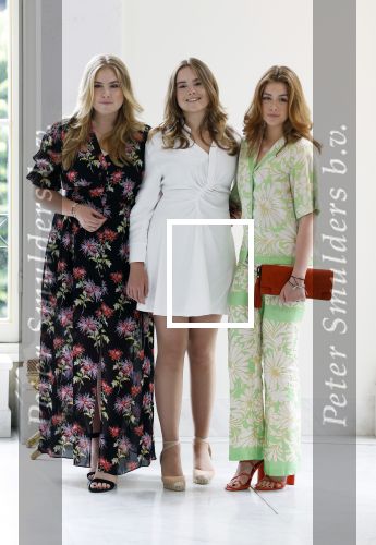 Den Haag 24 juni 2022
Het jaarlijkse fotouurtje in paleis Noordeinde. Aanwezig Koning Willem Alexander Koningin Maxima Prinses Amalia Prinses Alexia en Prinses Ariane
