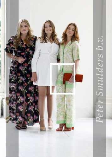 Den Haag 24 juni 2022
Het jaarlijkse fotouurtje in paleis Noordeinde. Aanwezig Koning Willem Alexander Koningin Maxima Prinses Amalia Prinses Alexia en Prinses Ariane
