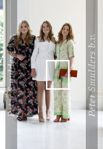 Den Haag 24 juni 2022
Het jaarlijkse fotouurtje in paleis Noordeinde. Aanwezig Koning Willem Alexander Koningin Maxima Prinses Amalia Prinses Alexia en Prinses Ariane