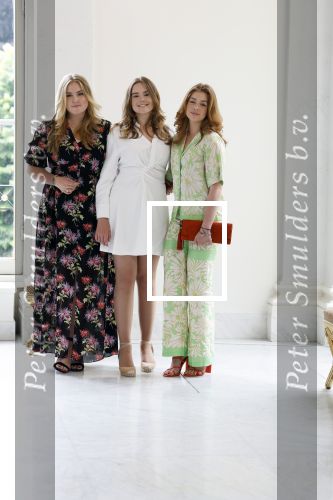 Den Haag 24 juni 2022
Het jaarlijkse fotouurtje in paleis Noordeinde. Aanwezig Koning Willem Alexander Koningin Maxima Prinses Amalia Prinses Alexia en Prinses Ariane